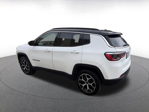 Used 2025 Jeep Compass Limited image 10