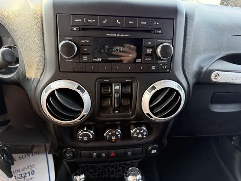 Used 2014 Jeep Wrangler Unlimited Sahara w/ Connectivity Group AWD/4WD image 22