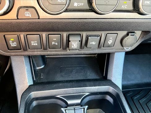 Used 2023 Toyota Tacoma TRD Sport w/ Technology Package AWD/4WD image 26