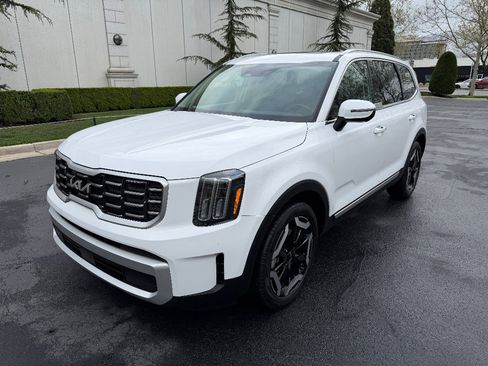 Used 2025 Kia Telluride S image 3
