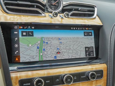 Certified 2023 Bentley Bentayga AWD/4WD image 28