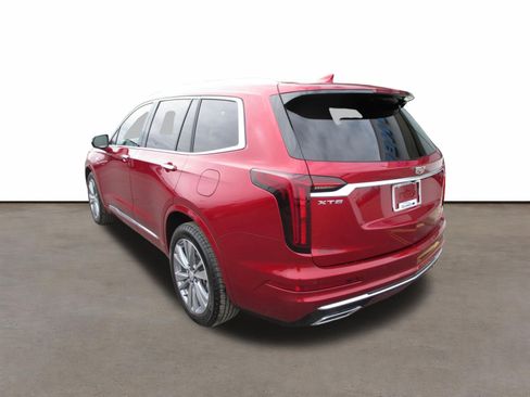 Used 2025 Cadillac XT6 Premium Luxury image 3