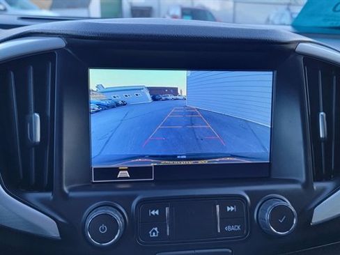 Used 2024 GMC Terrain SLT image 30