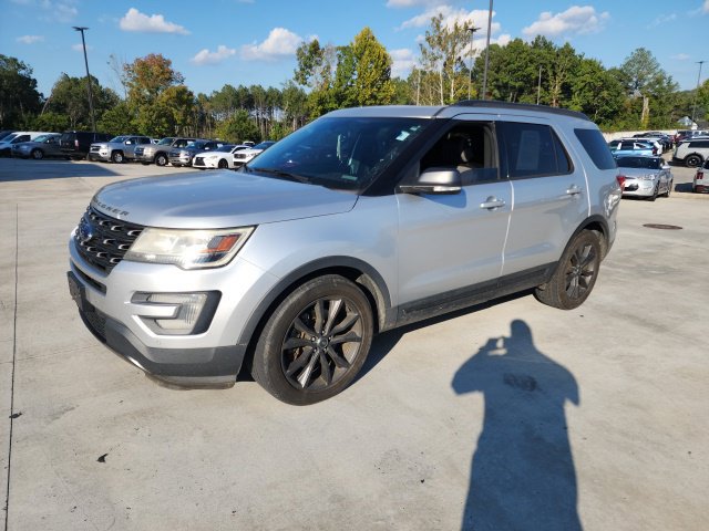Used 2017 Ford Explorer XLT w/ Equipment Group 202A FWD image 7