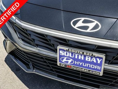 Used 2025 Hyundai Elantra Hybrid FWD image 11