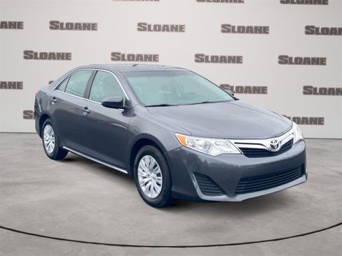 Used 2014 Toyota Camry LE image 7