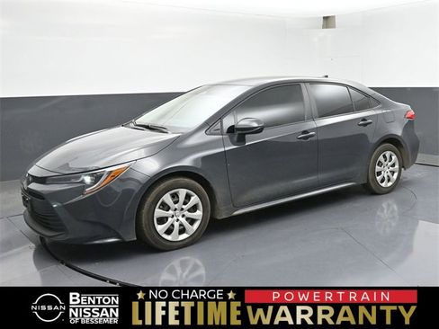 Used 2025 Toyota Corolla LE image 1