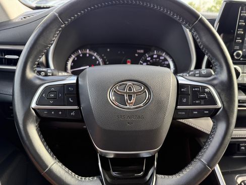 Used 2021 Toyota Highlander XLE image 26
