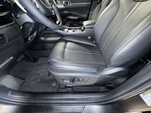 Certified 2025 Kia Sorento EX image 18