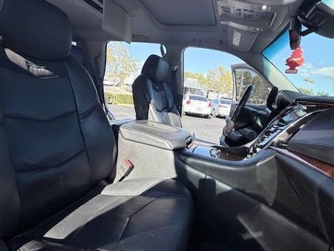 Used 2015 Cadillac Escalade Premium image 15