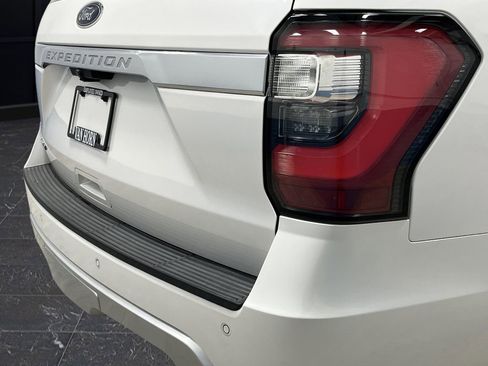Used 2019 Ford Expedition Platinum image 38