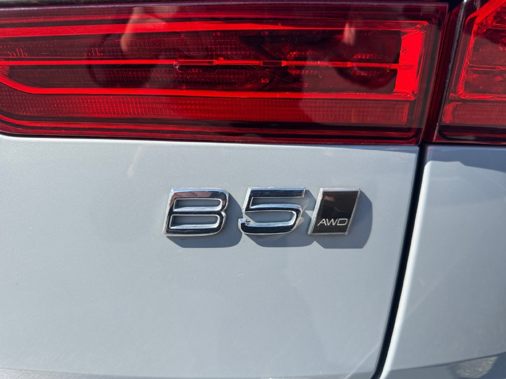 Certified 2024 Volvo XC60 B5 Plus AWD/4WD image 11