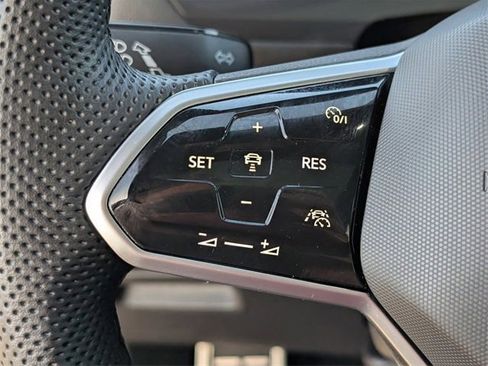 Used 2022 Volkswagen Tiguan SEL R-Line image 24