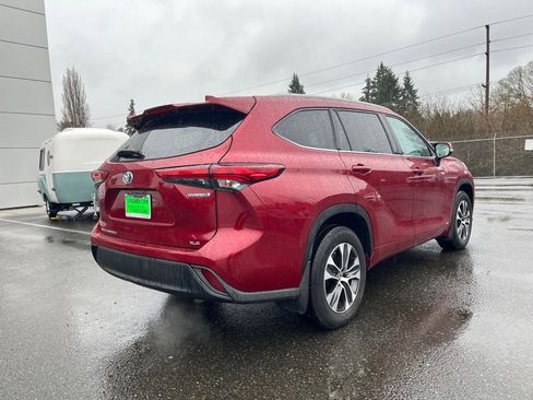 Used 2022 Toyota Highlander XLE image 6