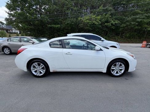 Used 2011 Nissan Altima 2.5 S w/ Convenience Pkg FWD image 4