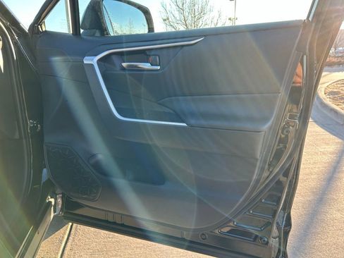 Used 2025 Toyota RAV4 SE image 21