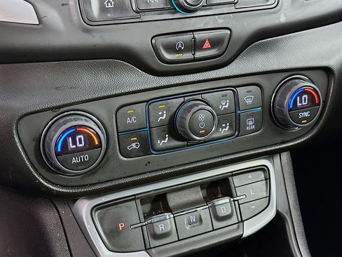 Used 2022 GMC Terrain SLE w/ Driver Convenience Package image 23