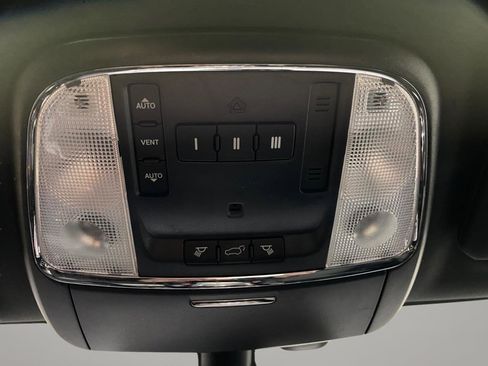 Used 2017 Jeep Grand Cherokee Altitude image 16