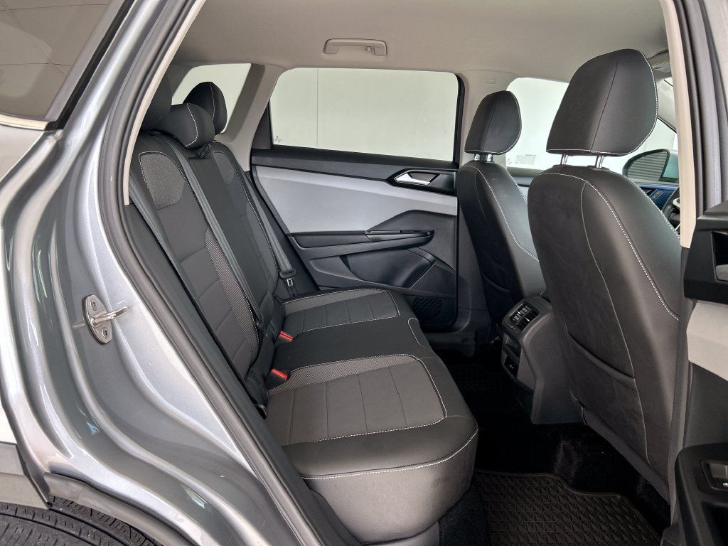 Certified 2023 Volkswagen Taos SE FWD image 32