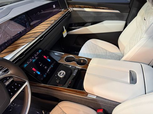 New 2026 Cadillac Escalade ESV Platinum Sport AWD/4WD image 45