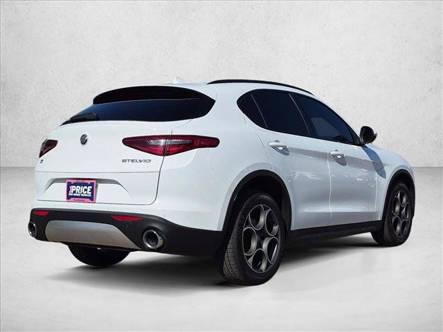 Used 2018 Alfa Romeo Stelvio Sport w/ Quick Order Package 22J Sport AWD/4WD image 5