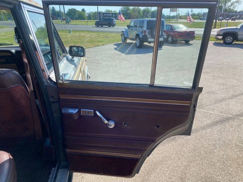 Used 1989 Jeep Grand Wagoneer AWD/4WD image 30