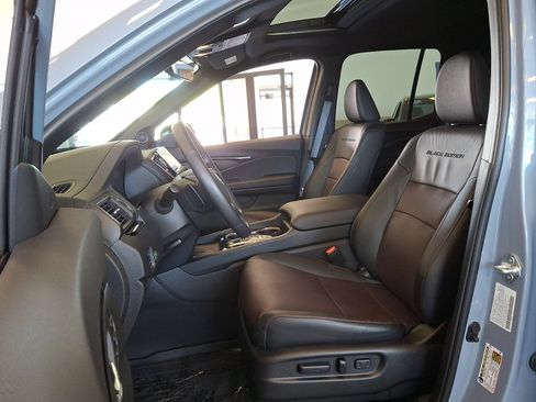 Used 2025 Honda Ridgeline Black Edition image 13