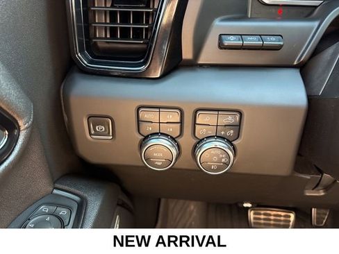 Used 2024 GMC Sierra 2500 AT4 w/ AT4 Premium Plus Package AWD/4WD image 7