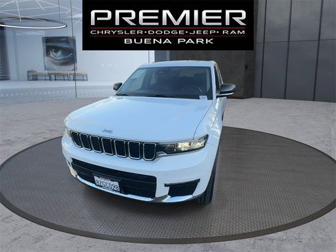 Used 2021 Jeep Grand Cherokee L Limited image 3