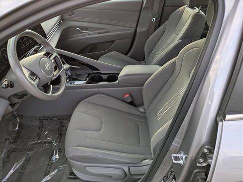 Used 2025 Hyundai Elantra SEL image 21