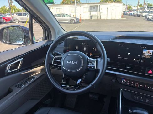 Used 2026 Kia Carnival FWD image 32