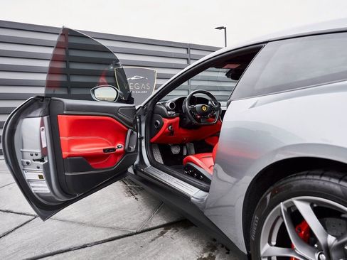 Used 2020 Ferrari GTC4Lusso T RWD image 32