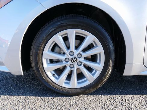 Used 2025 Toyota Corolla XLE image 14