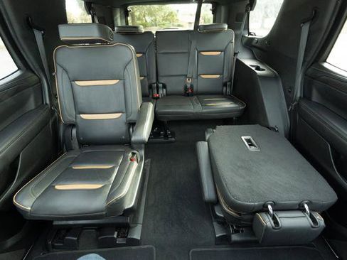 Used 2023 GMC Yukon AT4 w/ Technology Package image 30