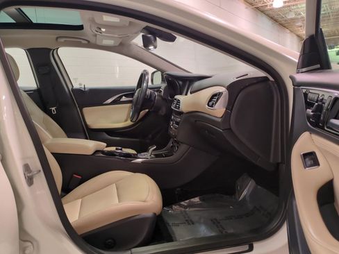 Used 2018 INFINITI QX30 Premium w/ Cargo Package image 10