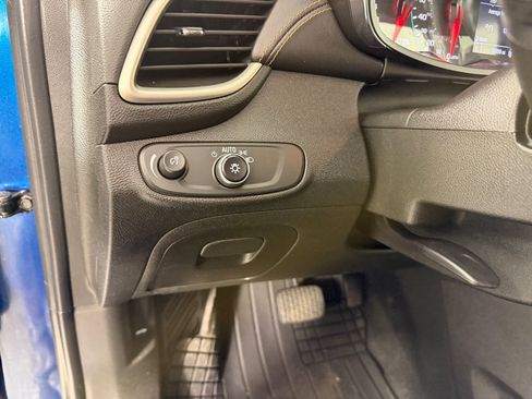Used 2020 Chevrolet Trax LT w/ Driver Confidence Package FWD image 14