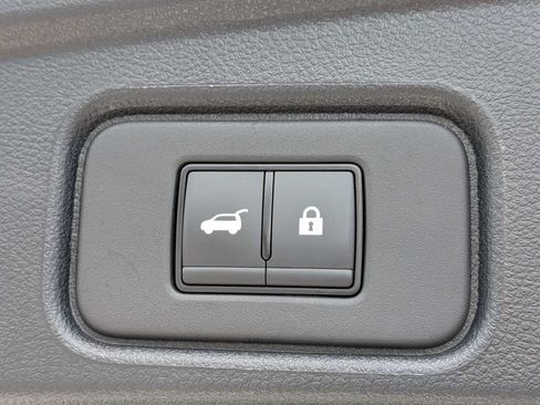 Used 2025 Nissan Pathfinder SL FWD image 15