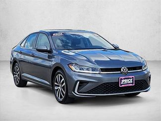 Used 2025 Volkswagen Jetta SE FWD video 3