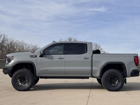 Used 2024 GMC Sierra 1500 AT4X image 3