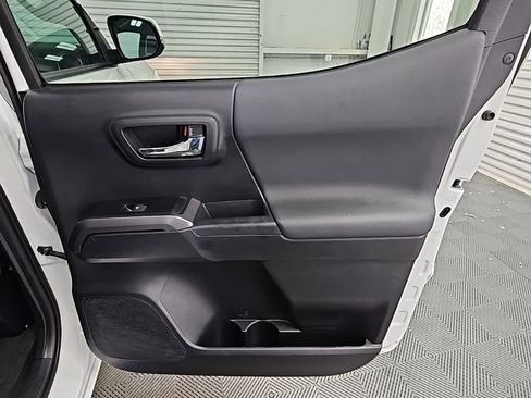 Used 2023 Toyota Tacoma TRD Off-Road image 32