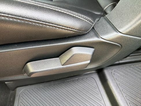 Used 2020 Ford Explorer XLT w/ Equipment Group 202A image 22