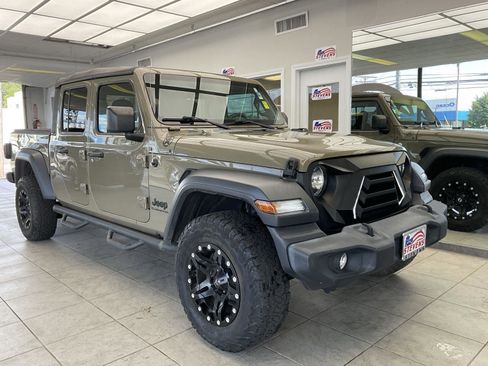 Used 2020 Jeep Gladiator Sport w/ Trailer Tow Package AWD/4WD image 1