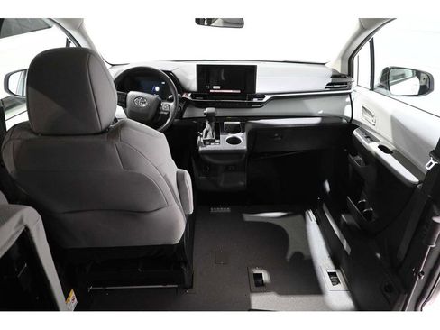 New 2025 Toyota Sienna LE FWD image 24