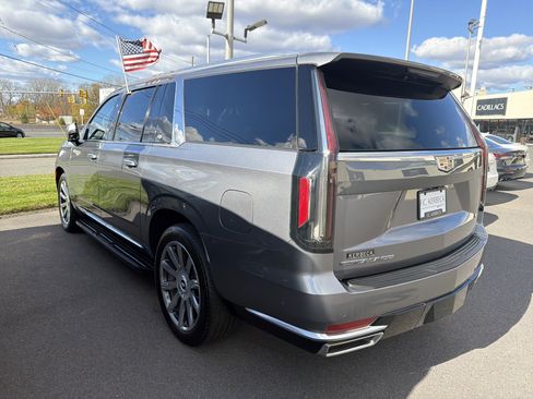 Used 2022 Cadillac Escalade ESV Premium Luxury Platinum image 8