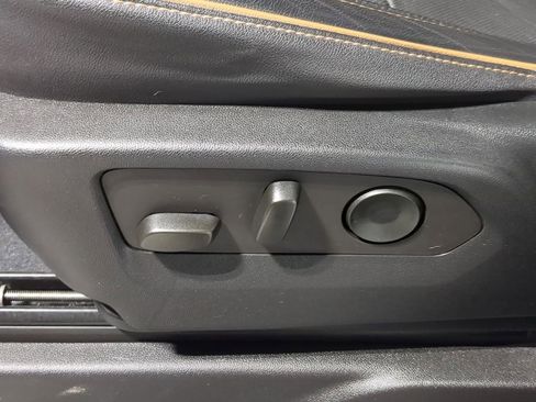 Used 2023 GMC Yukon AT4 w/ Technology Package image 30