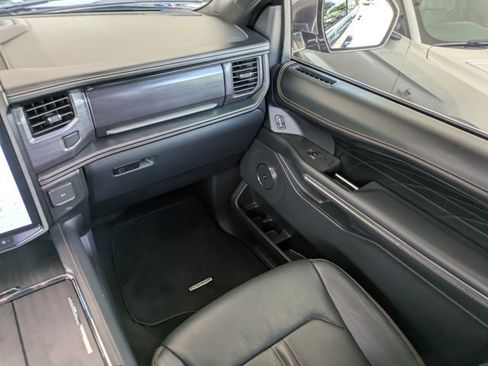 Certified 2022 Ford Expedition Platinum image 16