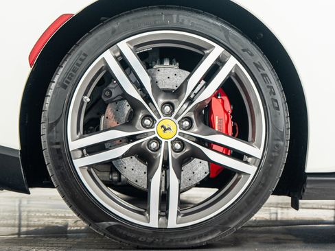 Used 2019 Ferrari Portofino RWD image 45