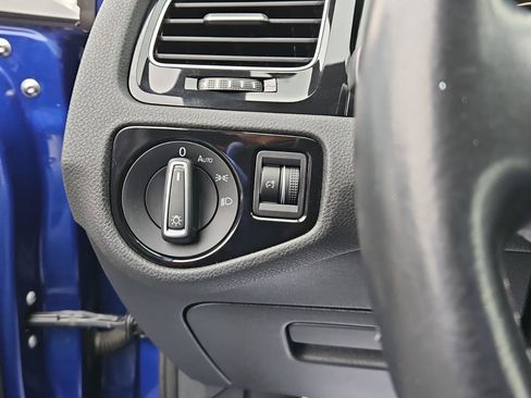 Used 2018 Volkswagen Golf R 4-Door image 25