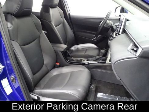 Used 2022 Toyota Corolla Cross XLE image 14