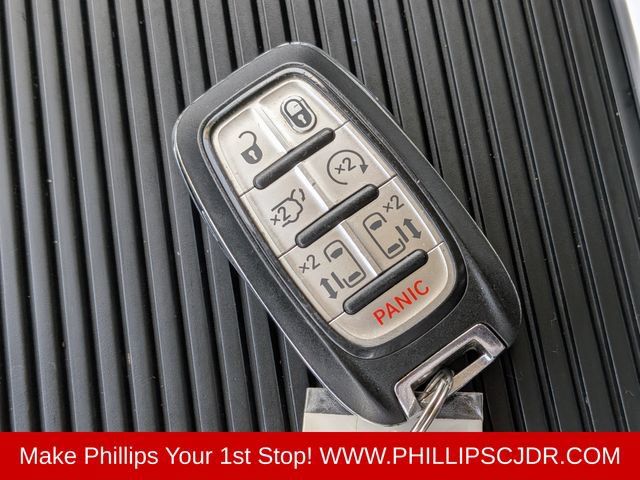 Certified 2022 Chrysler Pacifica Touring-L w/ Uconnect Theater Family Group FWD image 28